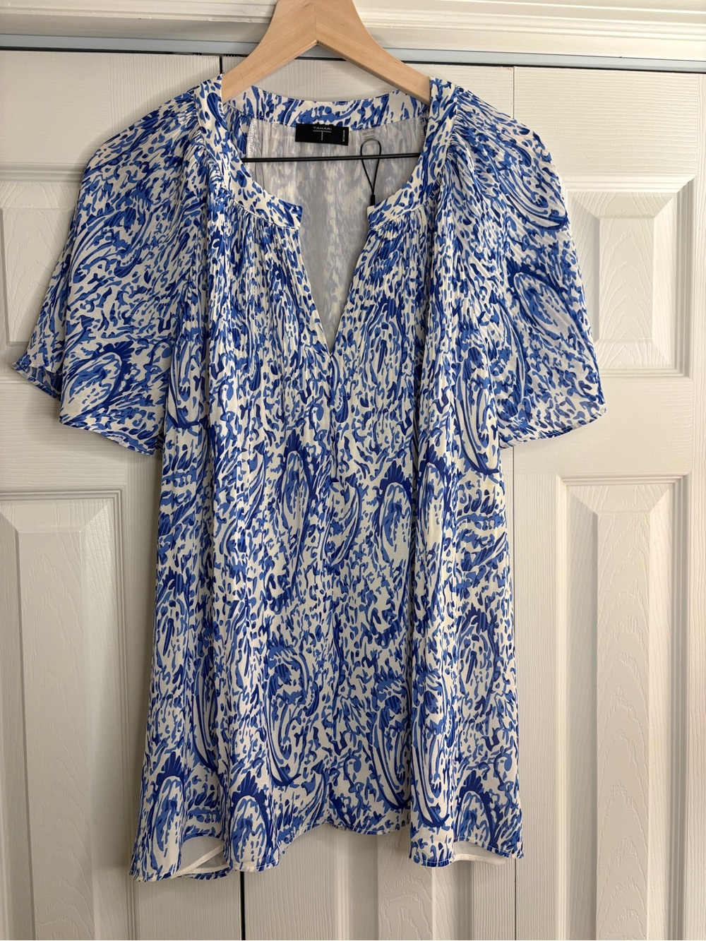 Women’s Tahari blue and white paisley print split v neckline blouse size 3X NWOT - Picture 1 of 6